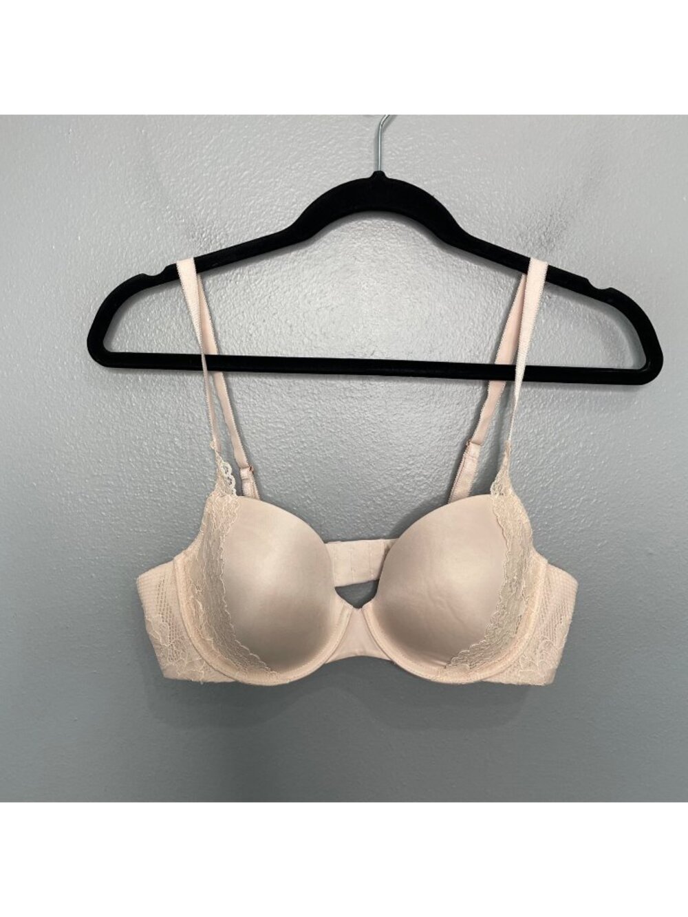 SAVAGE X FENTY creamy pink lace bra size 38B